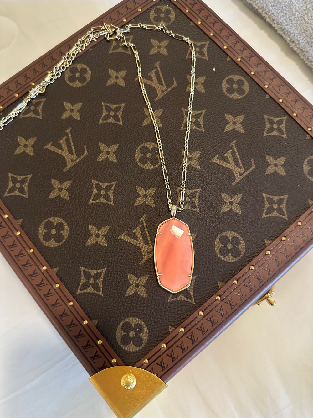 Beautiful Kendra Scott necklace